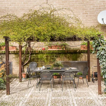 Feriehus Secret Garden Siena